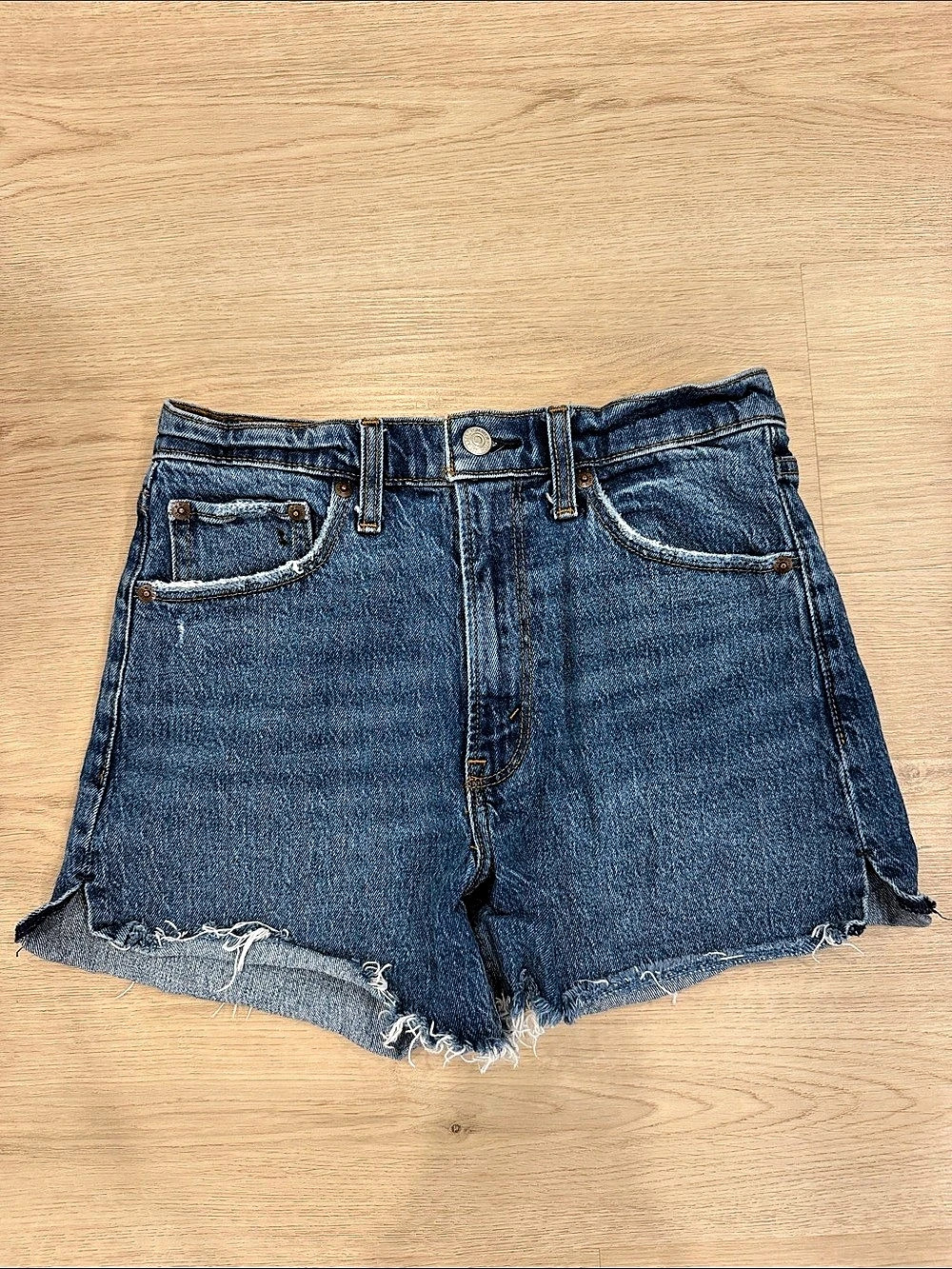 Abercrombie & Fitch The 4" Mom Short High Rise Jean Shorts Waist 26 Blue